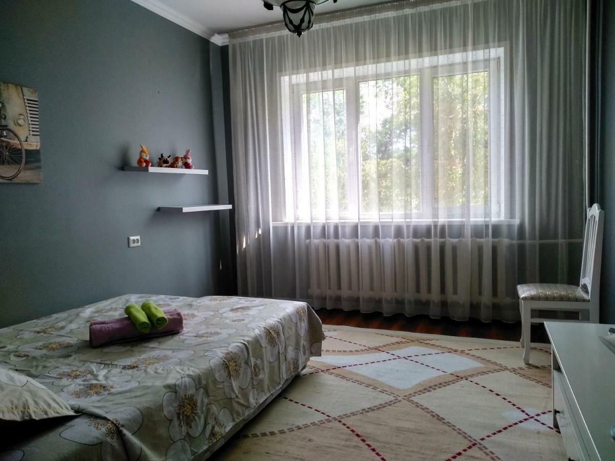 Stylish Apartment In The Gold Square Of Almaty Exterior photo